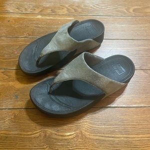 FitFlop  Lulu Shimmer Women's Size 8 US Silver Slip On Thong Sandal